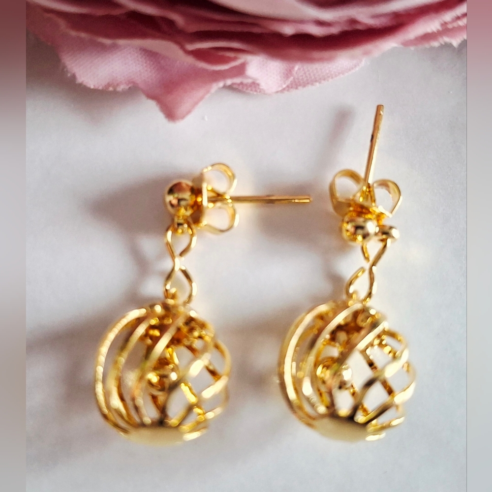 Vintage 80s ✨️💛Caged Golden Ball Dangle Earrings